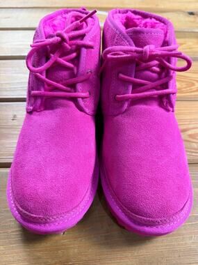 UGG Neumel Boots Women’s Size 6 Hot Pink Suede Sheepskin Lined NWOT